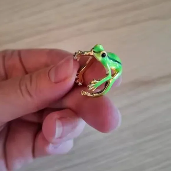 Green Frog Gold Ring - Picture 11 of 16